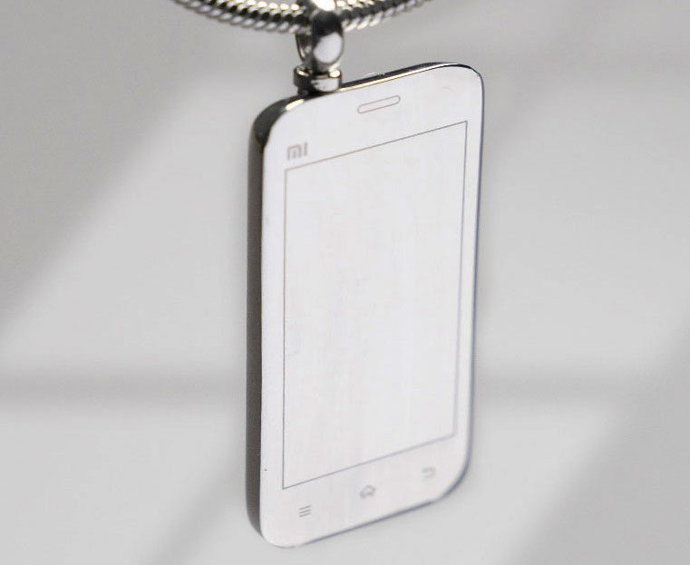 Подвеска в виде смартфона Xiaomi Mi 1 стала бестселлером